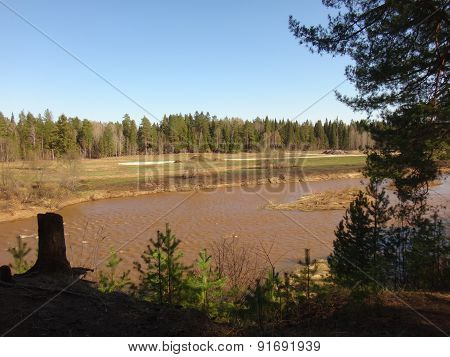 Riwer with broun water