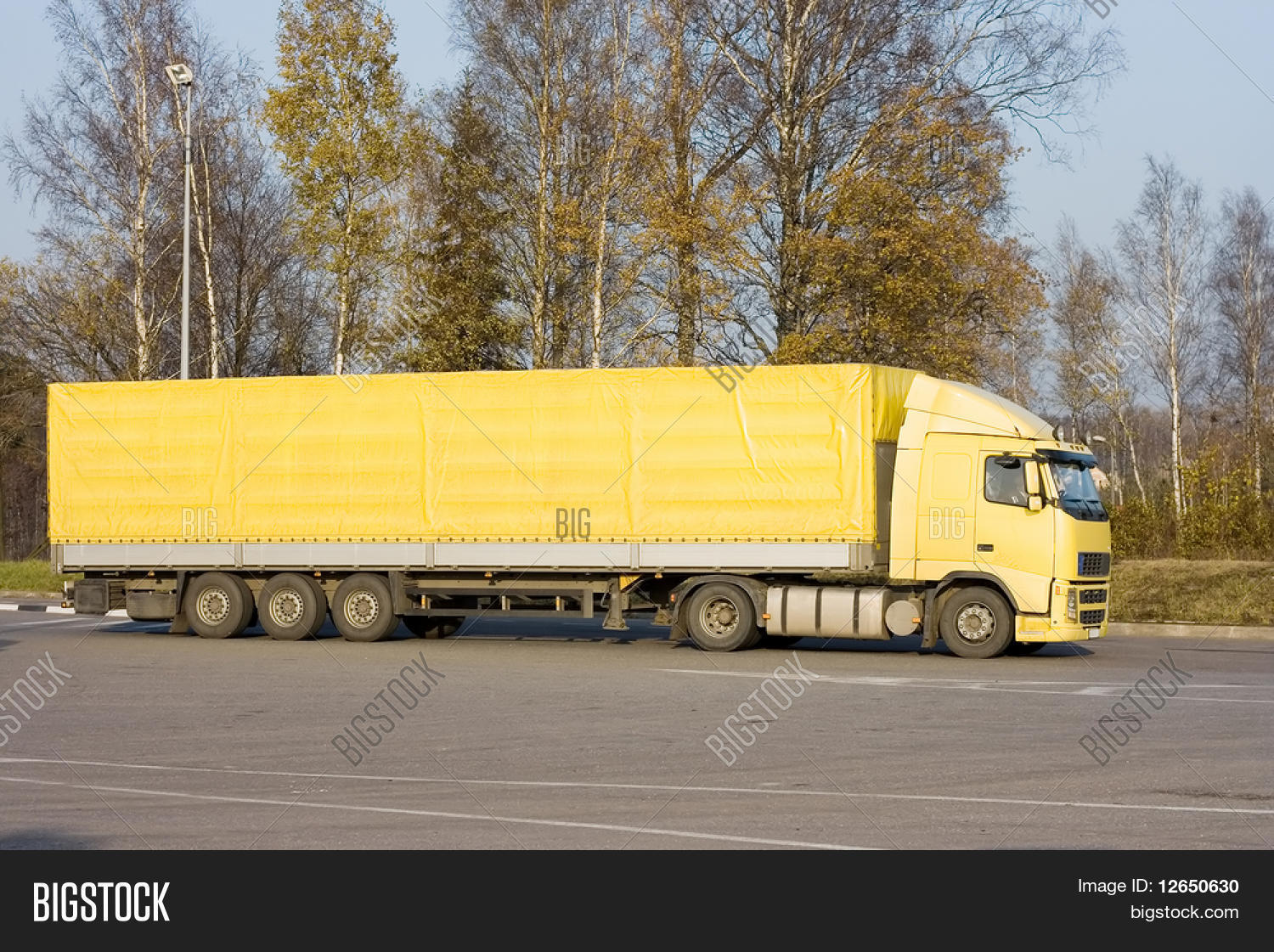 Imagen y foto Camión De Remolque (prueba gratis) | Bigstock