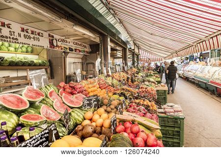 People Enjoy The Naschmarket In Vienna
