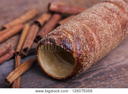 Hungarian a round loaf with the cinnamon and brown sugar