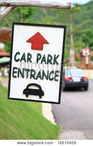 sinal de entrada do Parque de estacionamento