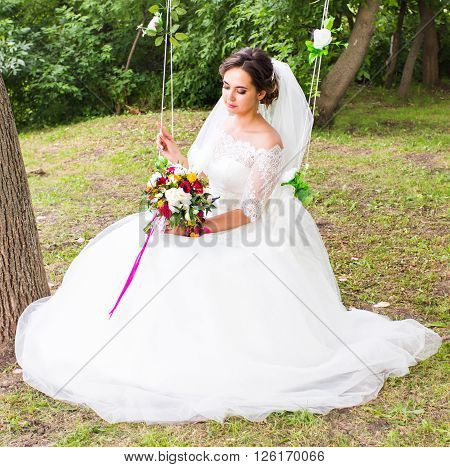 nise fresh wedding bouquet in bride's hand.