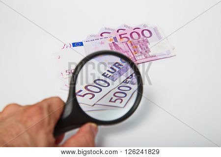 Magnifying Glass on the five hundred Euros