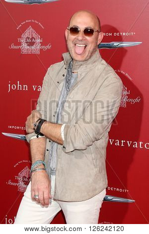 LAS VEGAS - APR 17:  John Varvatos at the John Varvatos 13th Annual Stuart House Benefit at the John Varvatos Store on April 17, 2016 in West Hollywood, CA