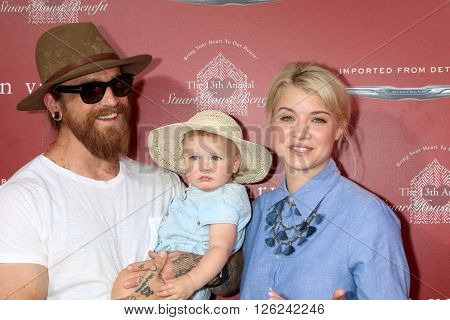 LAS VEGAS - APR 17:  Sarah Jones, family at the John Varvatos 13th Annual Stuart House Benefit at the John Varvatos Store on April 17, 2016 in West Hollywood, CA