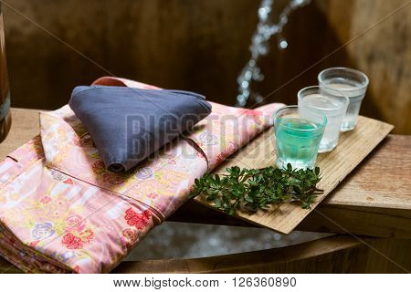 Onsen series : wooden bathtub with pink yukata