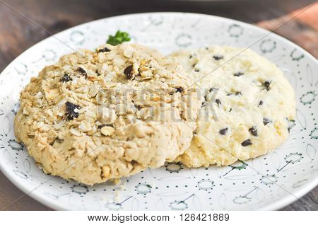 chocolate chip cornflake and raisin cookie dish