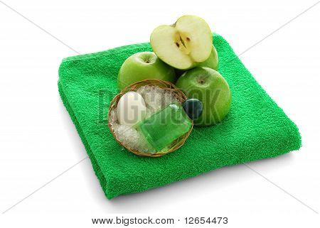 Apple Flavored Spa situado na toalha verde