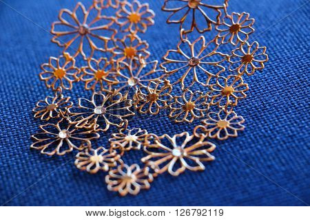 Picture of a Bijoux necklace on a fabric background