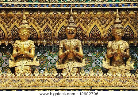 Angolo tradizionale tailandese nel tempio di Wat Phra Kaew