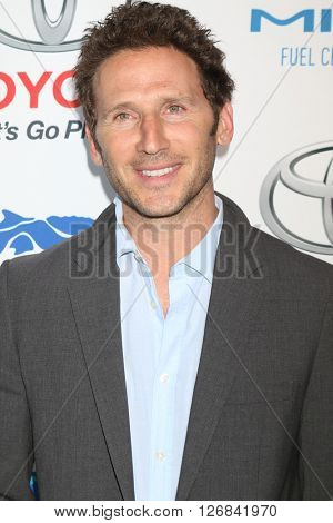 LAS VEGAS - APR 21:  Mark Feuerstein at the Keep It Clean Comedy Benefit For Waterkeeper at the Avalon Hollywood on April 21, 2016 in Los Angeles, CA