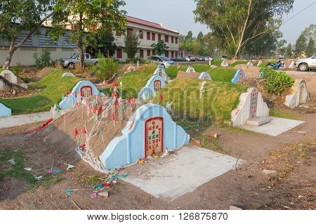 CHONBURI, THAILAND - APRIL 2 : The graveyard at Jing Gung Cemetery for Ancestor Worshipping and Sacrificial offering in the Qingming Festival on April 2, 2016 at Chonburi Thailand.