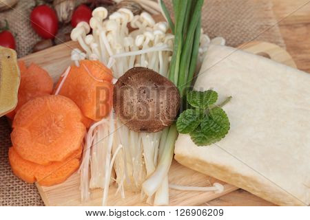 Making Korean tofu soup with rice is delicious