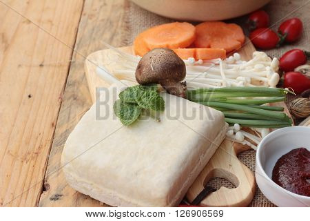 Making Korean tofu soup with rice is delicious