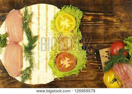 pita bread bacon tomatoes - sandwich ingredienty