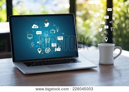 Networking Chat Communication Online Social Media Social Network