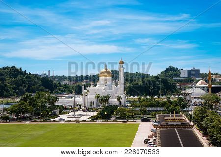Bandar Seri Begawan(bsb), Brunei-october. 11:view To Masjid Sultan Omar Ali Saifuddin Mosque And Roy