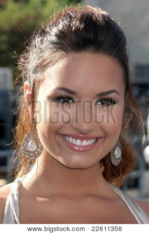 LOS ANGELES - 14 agosto: Demi Lovato arriva Awards 2011 VH1 Do qualcosa a Hollywood Palladi