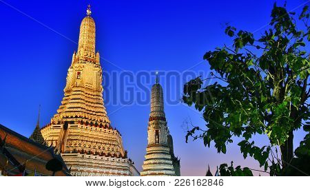 Wat Arun Ratchawararam, A Buddhist Temple In Bangkok, Thailand