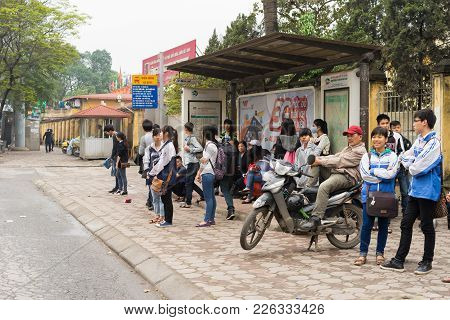 Hanoi, Vietnam - Mar 15, 2015: People Waiting For Bus At Bus Stop On Chua Boc Street, Hanoi