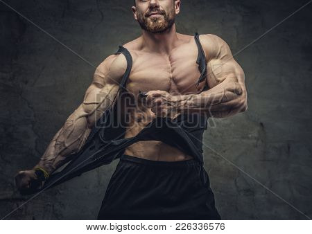 Huge Bodybuilder Rend His Garments. Studio Shoot.