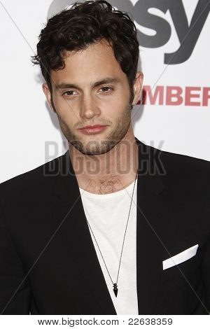 LOS ANGELES - SEP 13: Penn Badgley at the premiere of 'Easy A' at the Grauman's Chinese Theater, Los Angeles, California on  September 13, 2010 in Los Angeles, California