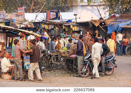 Fatehpur Sikri, India-january 30: Unidentified People Stand At The  Street Market On January 30, 201