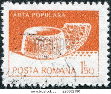 Romania - Circa 1982: A Stamp Printed In The Romania, Shows A Wooden Ladle From Valea Mare, Circa 19