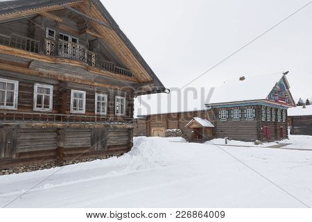 Semenkovo, Vologda Region, Russia - February 11, 2018: Houses Of The Khrapovs And Kopylov In The Mus