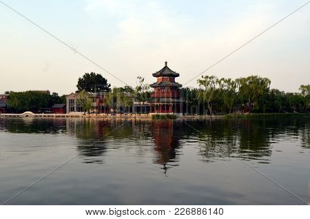 Shichahai Scenic Area The Area Is The Capital Of The Old Beijing Style To Preserve The Most Perfect
