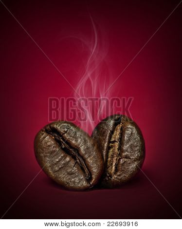 Grains de café fumante