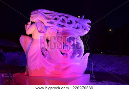 Breckenridge, Colorado, Usa: Jan 28, 2018: Secret At Night Snow Sculpture By Team Mongolia