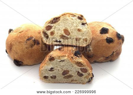 Round Bread With Dried Raisins Round Bread With Dried Raisins