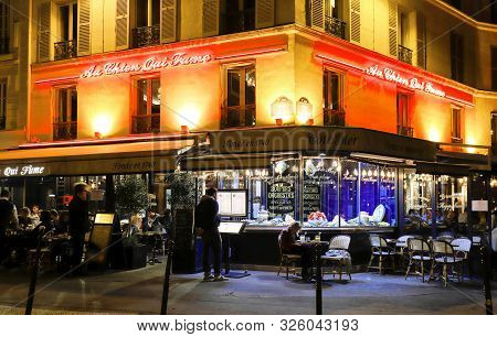 Paris, France-october 05, 2019 : The Cafe Au Chien Qui Fume Has 275 Years Of Story, It Located In Le