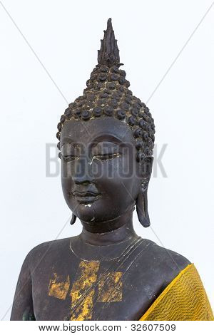 Buddha-patsas valkoisella pohjalla