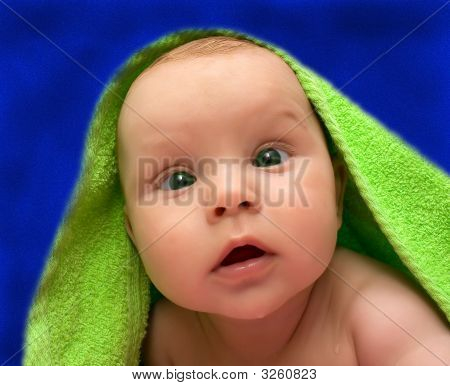 Yeşil gözün Bebek