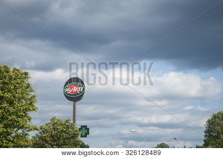 Lyon, France - July 15, 2019: Ristorante Del Arte Logo On One Of Their Restaurants. Del Arte Is A Gr