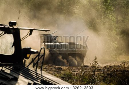 Infantry Fighting Vehicle - Heavy Offensive Weapon Attacks On Wilderness In Dust
