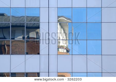 Moderno edificio faccia