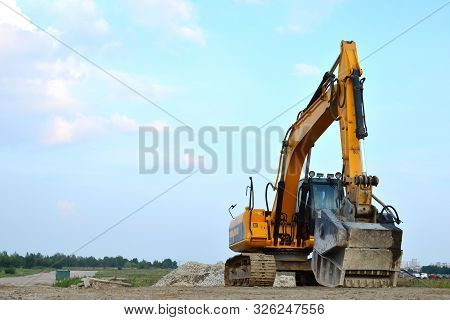 Excavator With Crusher Bucket For Crushing Concrete. Construction Waste Recycling For Construction M