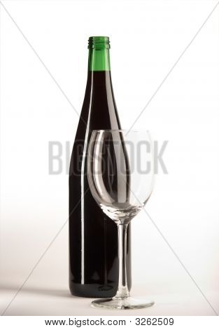 Still Life med rødvin og glas