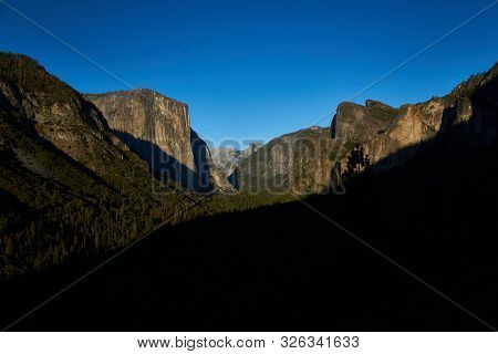 Tunnel View In Yosemitie Valley In Late Afternoon Shadows