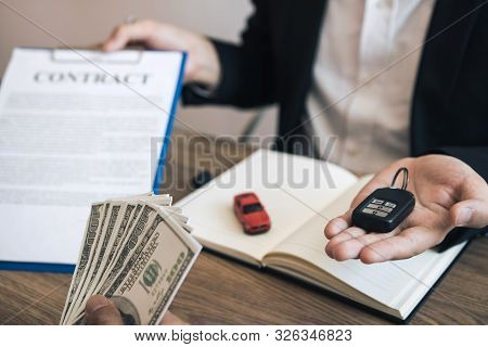 New Car Buyers Are Holding Cash And Handing It To Car Salespeople While Filing A New Car Signing Con