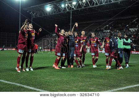 Giocatori FC CFR Cluj celebrano la vittoria contro il FC Otelul Galati