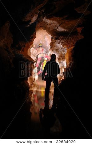 A Galéria a barlang feltárása cavers