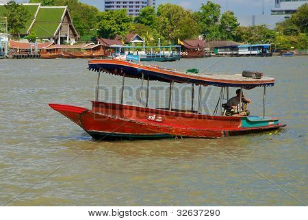 In barca sul fiume Chao Praya