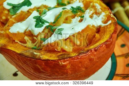 Creamy Buffalo Chicken Spaghetti Squash