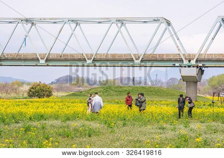 Nagano, Japan - April 19, 2019 : People Visiting Blooming Canola Flowers In Chikuma River Park ,obus
