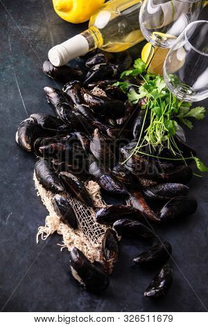 Bowl with fresh raw mussels with white wine, lemon and parsley