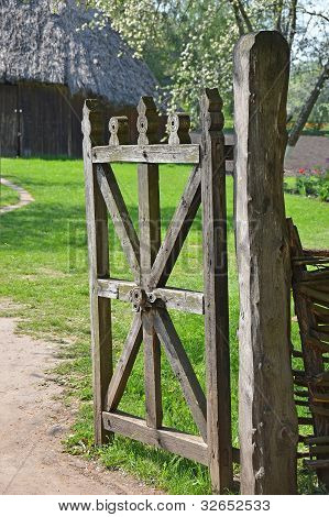 Vintage lantlig gate